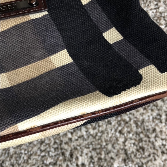 Burberry wristlet - Picture 5 of 9